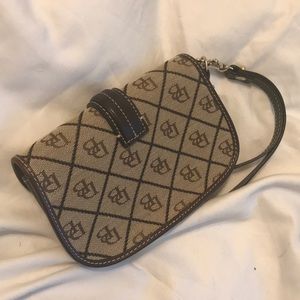 Dooney & Bourke Bags - π₯-DOONEY & BOURKE- Canvas quilted brown wristlet Dooney & Bourke Bags - π₯-DOONEY & BOURKE- Canvas quilted brown wristlet